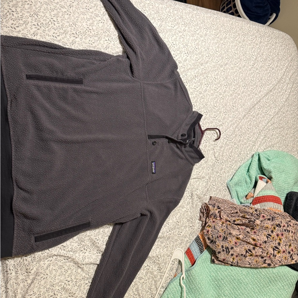 Patagonia Men's Charcoal Crewneck Sweater